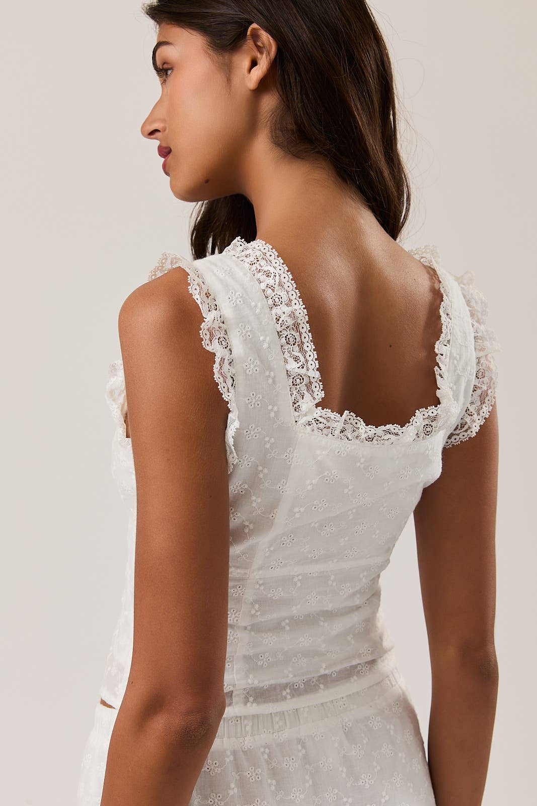 SLEEVELESS SQUARE NECK RUFFLE TOP: White