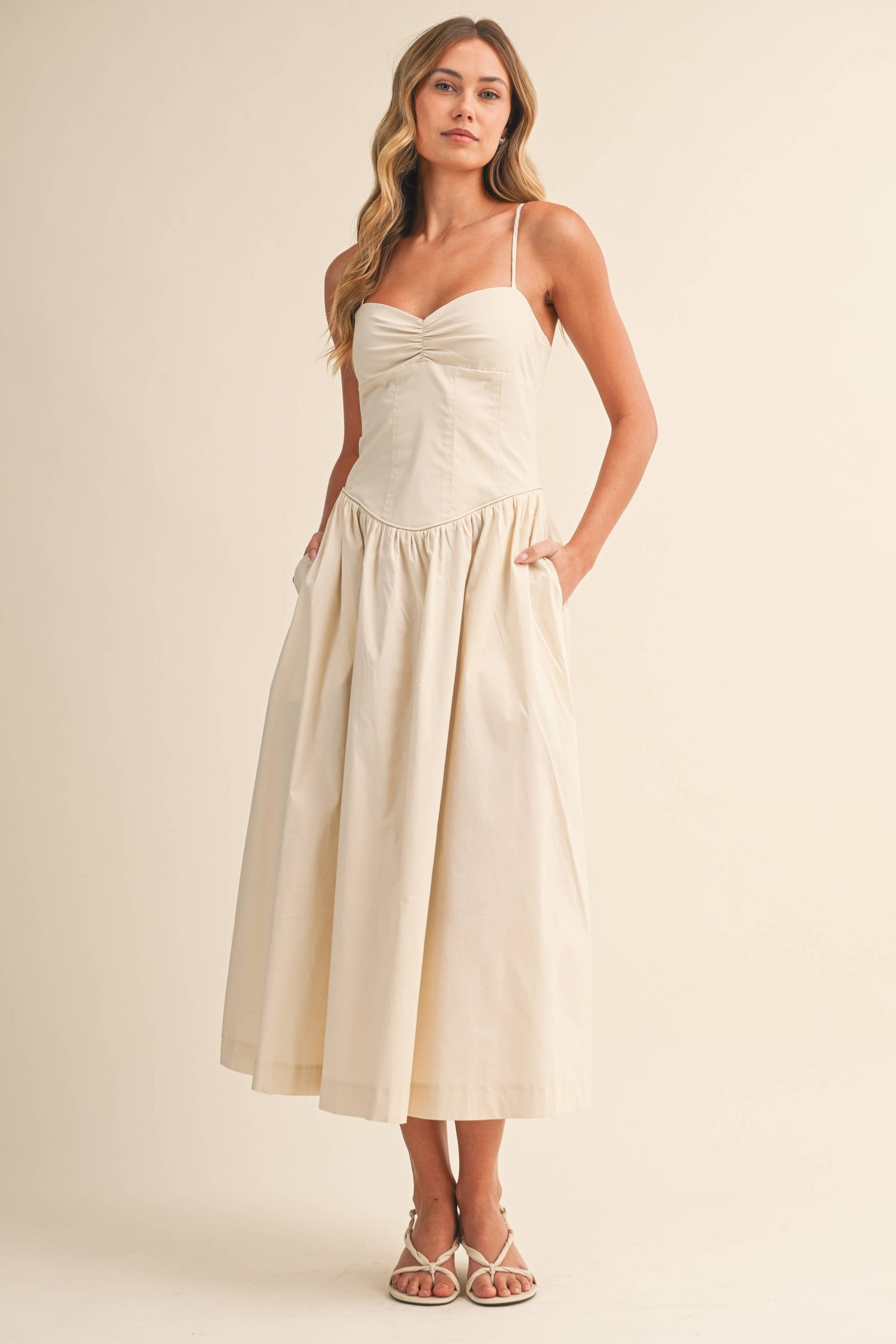 POPLINE SWEETHEART SLEEVELESS MIDI DRESS: Beige