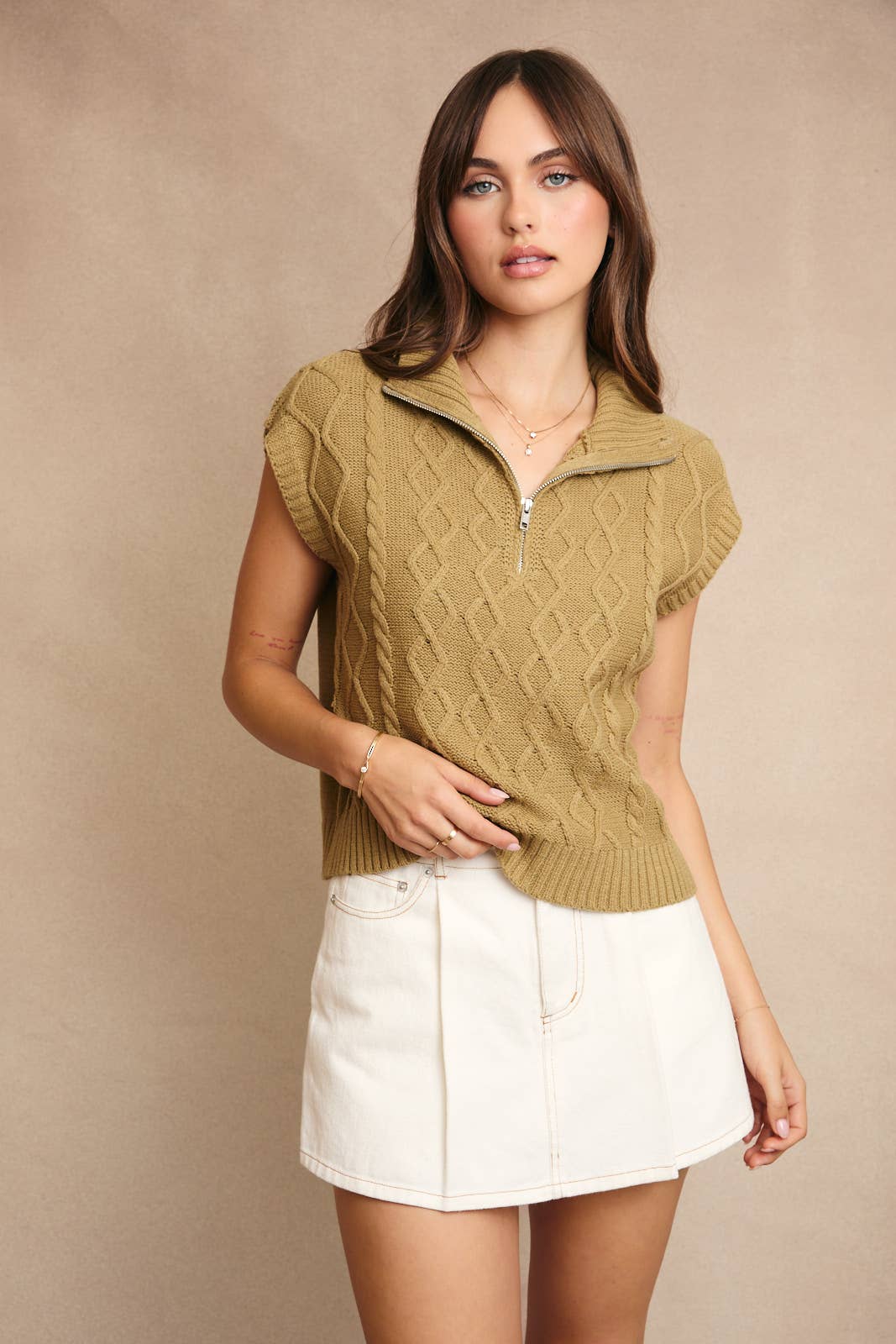 HALF ZIPPER SLEEVELESS CABLE SWEATER TOP: OLIVE