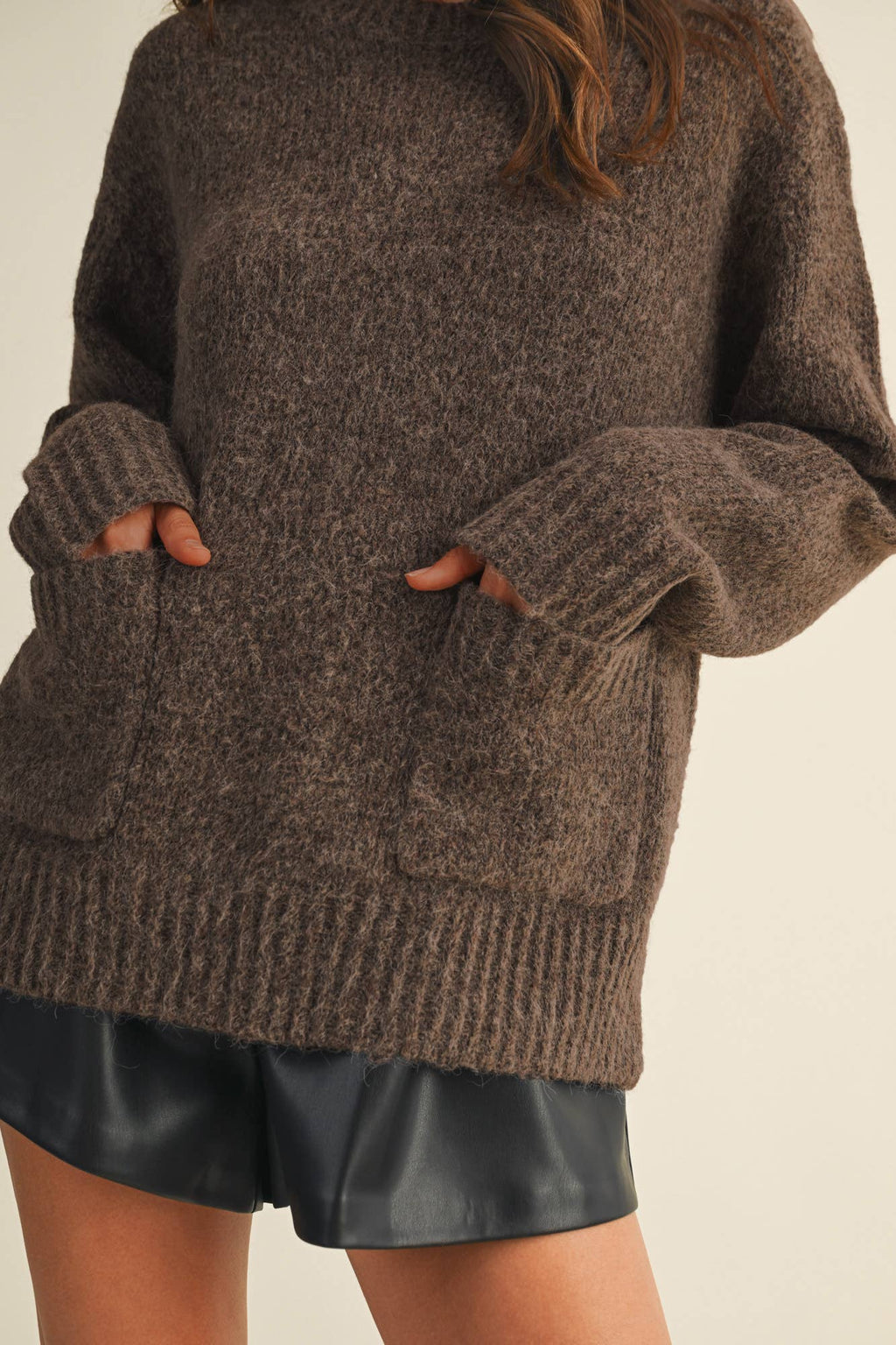 FRONT PATCH POCKET SWEATER TOP: TAUPE / S