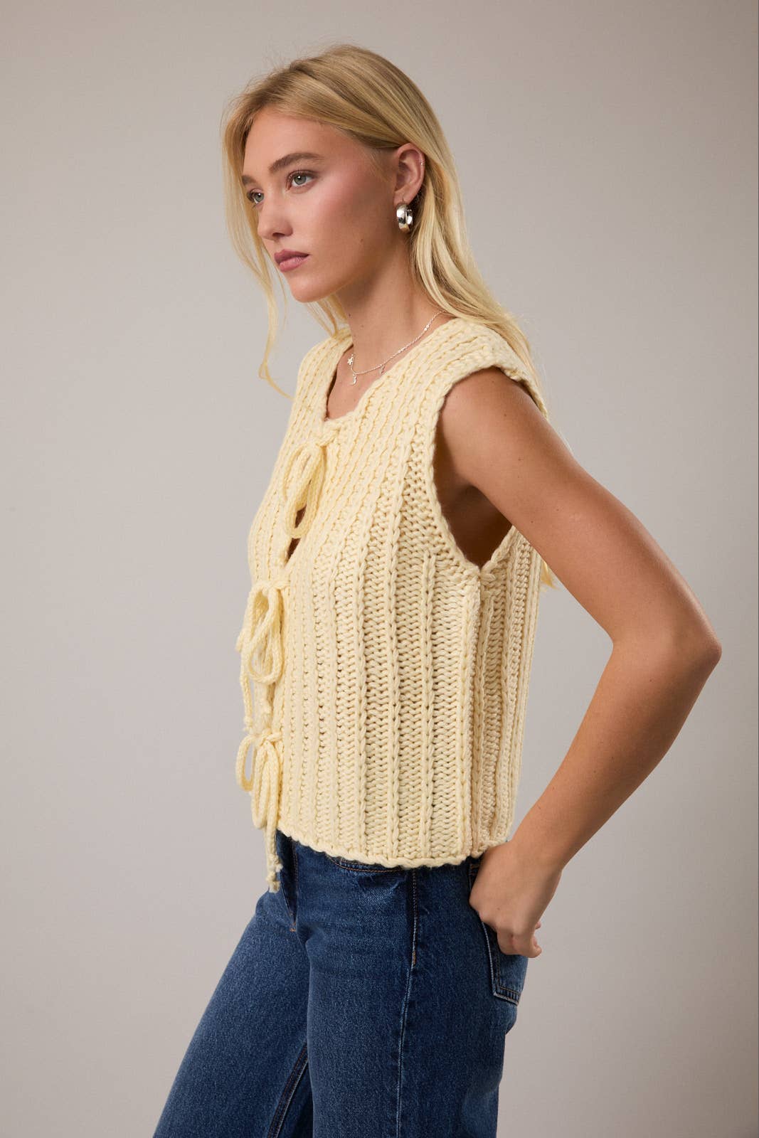 ROUND NECK FRONT TIE CHUNKY SWEATER VEST: LT BLUE