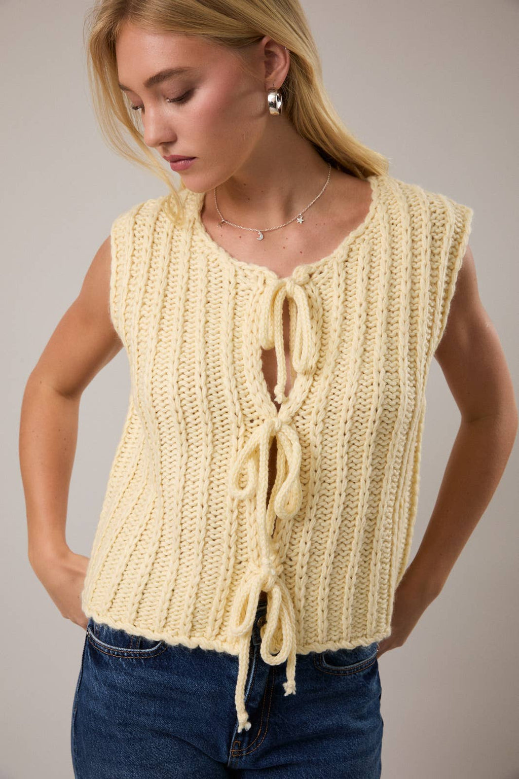 ROUND NECK FRONT TIE CHUNKY SWEATER VEST: LT BLUE