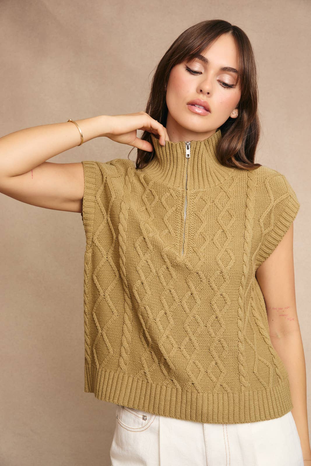 HALF ZIPPER SLEEVELESS CABLE SWEATER TOP: OLIVE