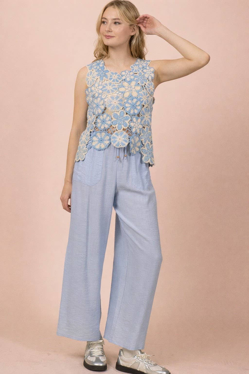 Floral Lace Crochet Sleeveless Top: BLUE