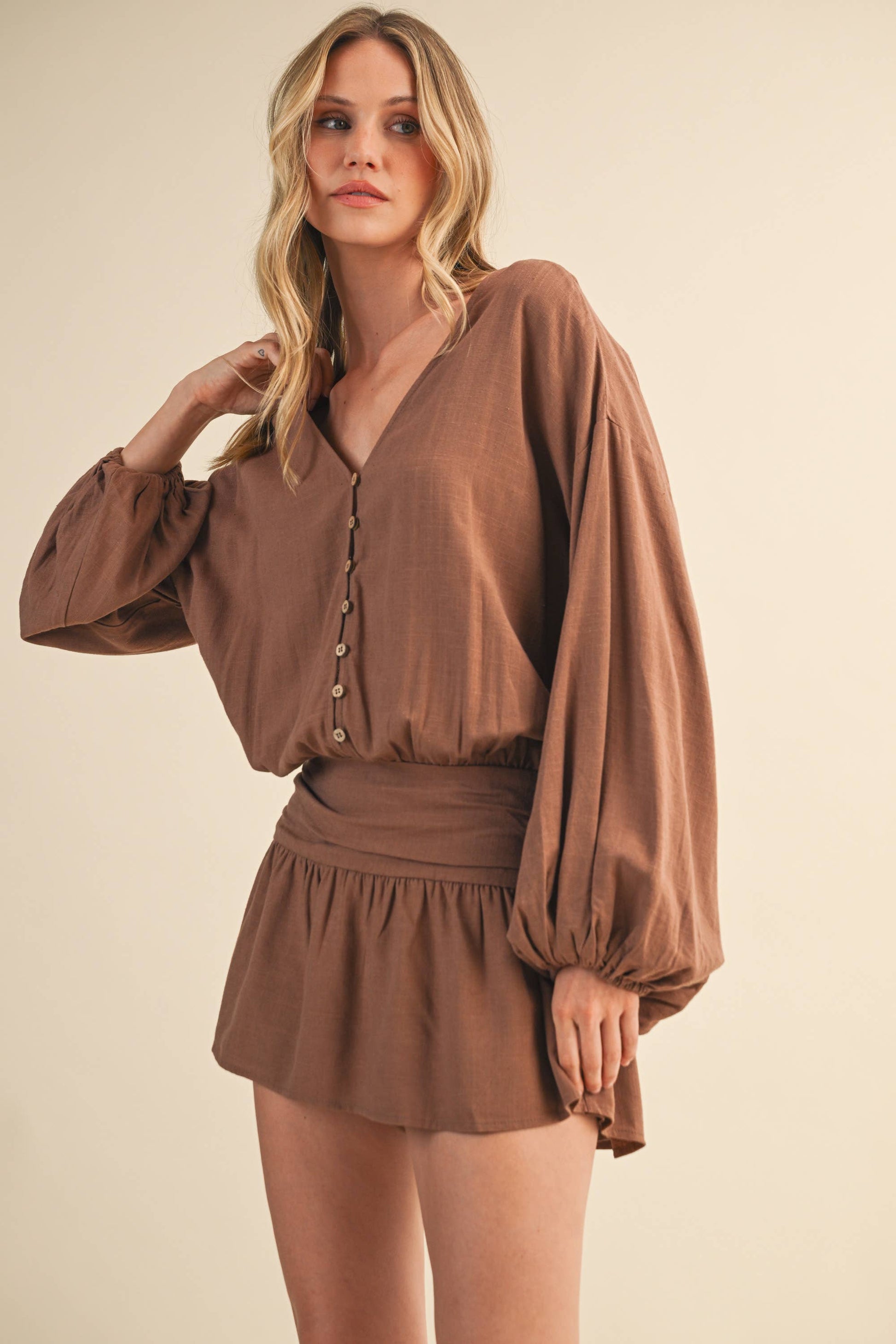 LINEN LONGSLEEVE BUTTON AND SMOCKED WAIST ROMPER: MOCHA