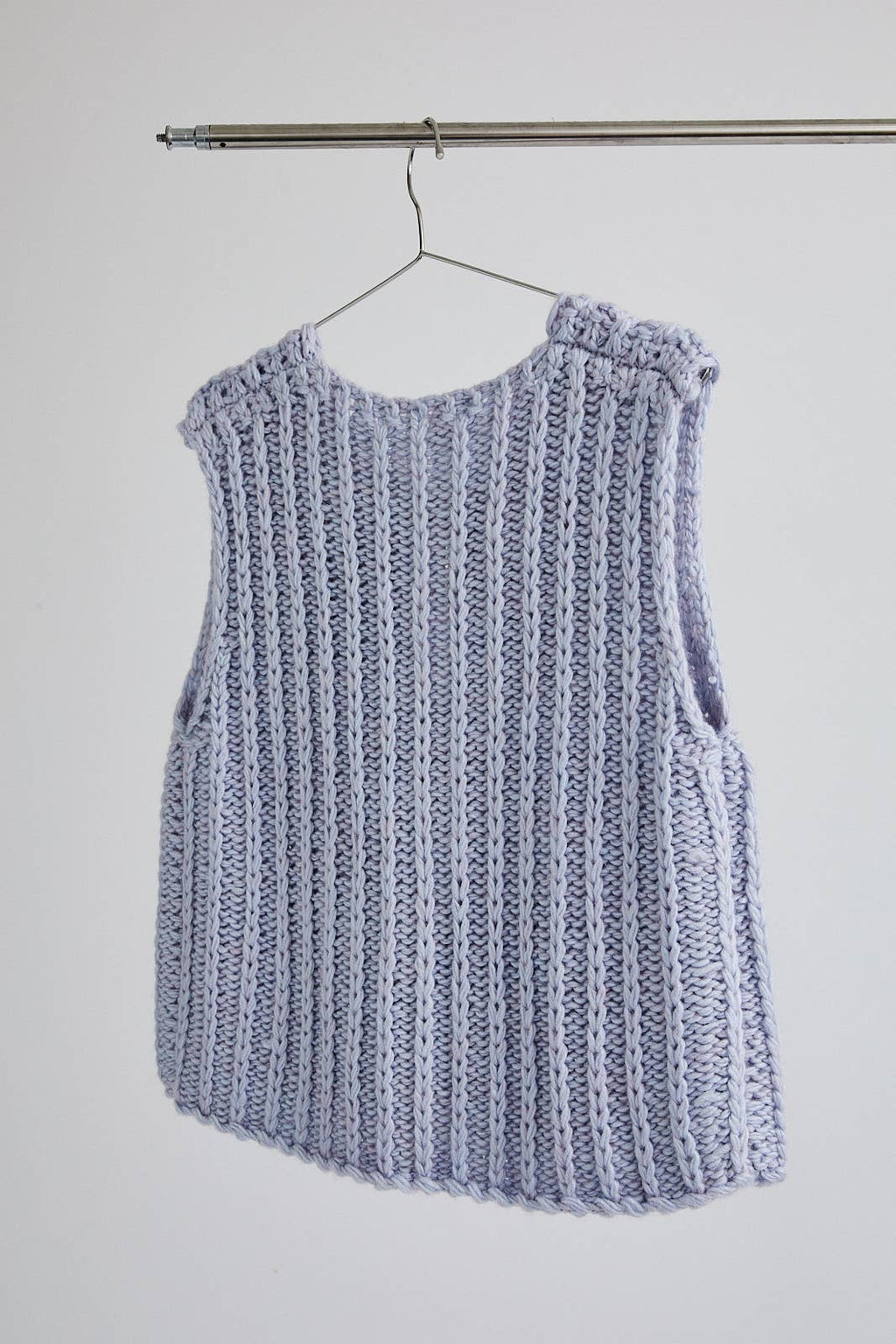 ROUND NECK FRONT TIE CHUNKY SWEATER VEST: LT BLUE