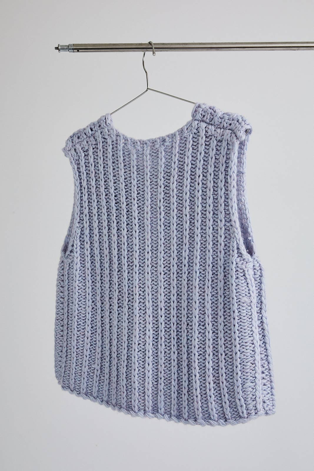 ROUND NECK FRONT TIE CHUNKY SWEATER VEST: LT BLUE