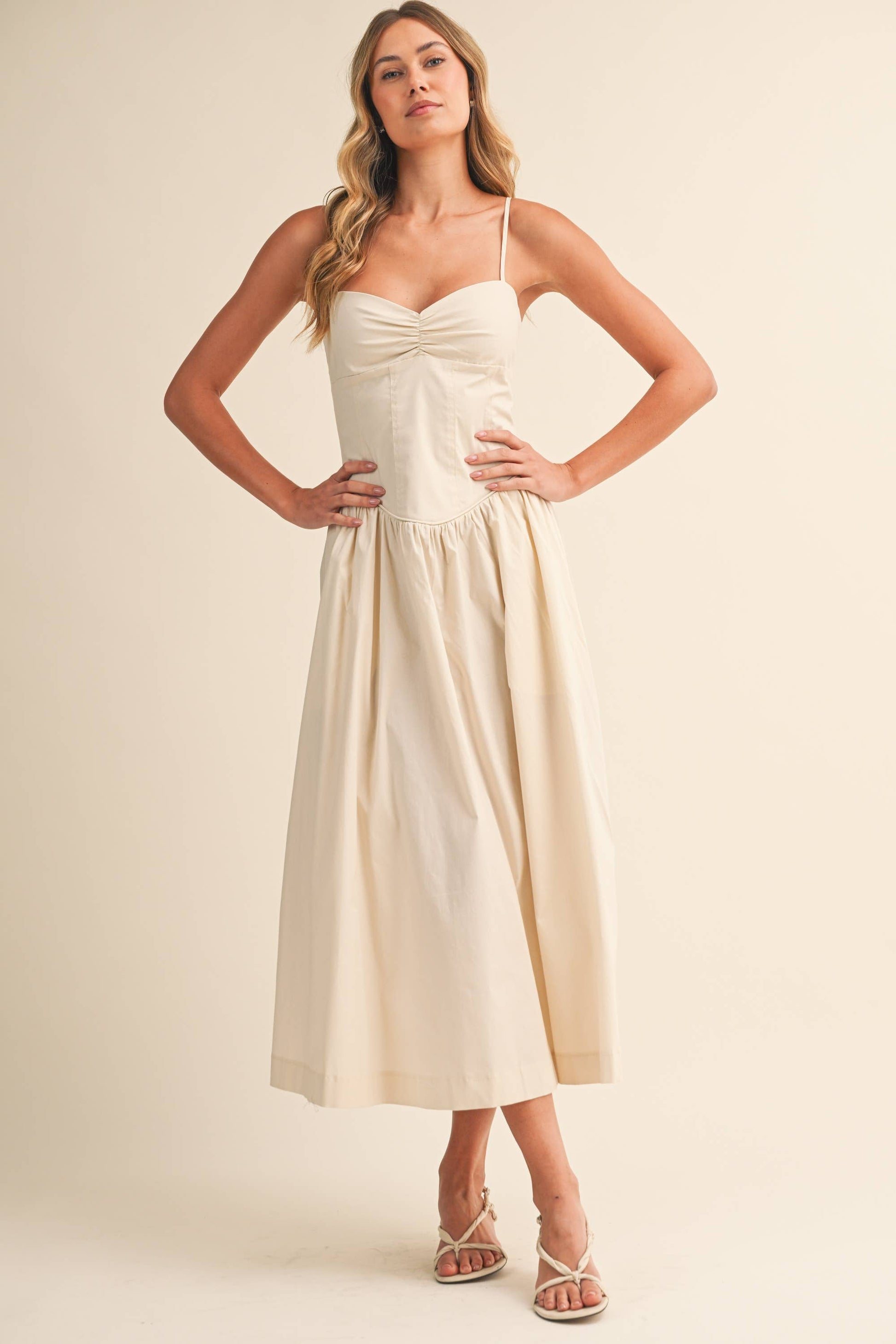POPLINE SWEETHEART SLEEVELESS MIDI DRESS: Beige