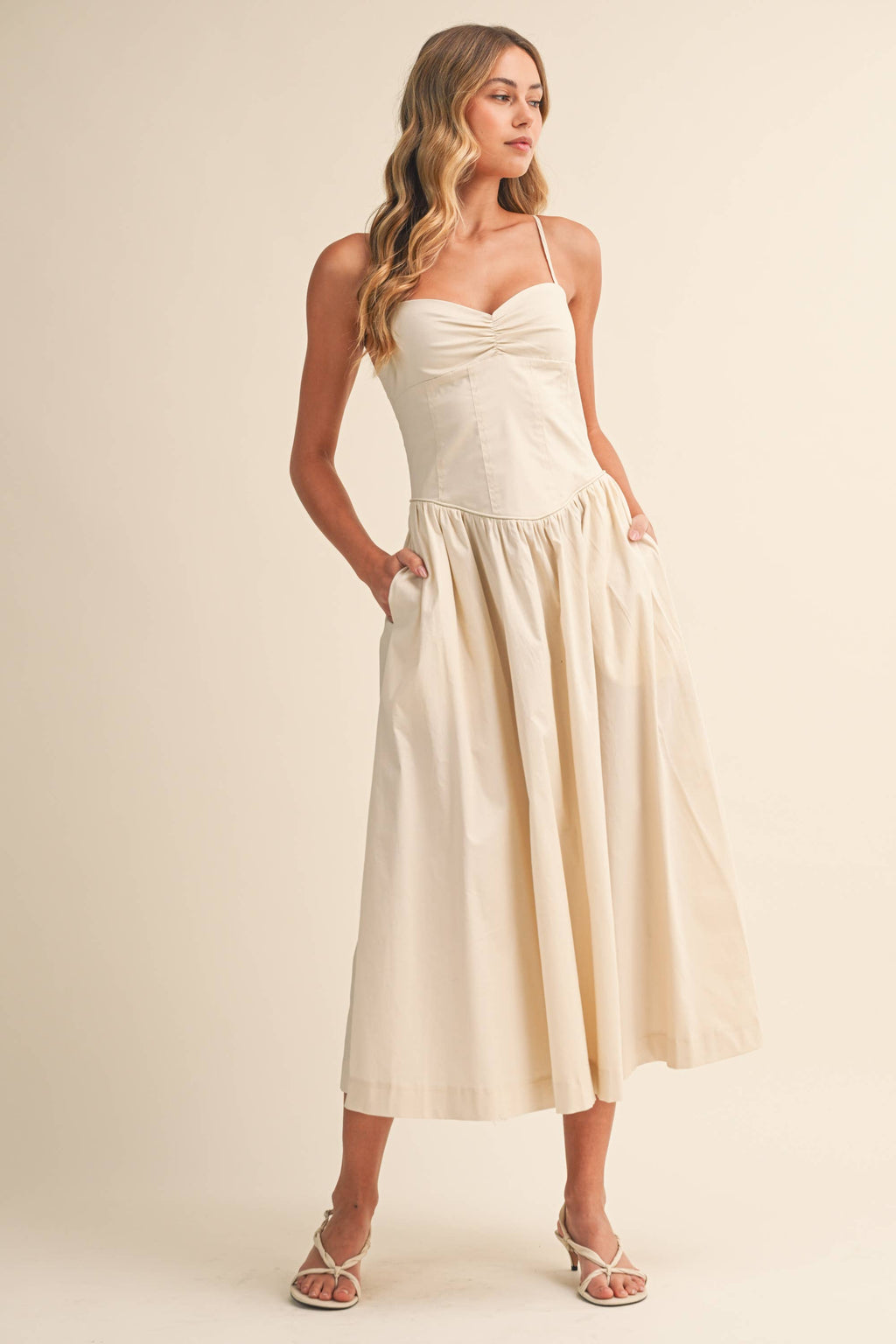 POPLINE SWEETHEART SLEEVELESS MIDI DRESS: Beige