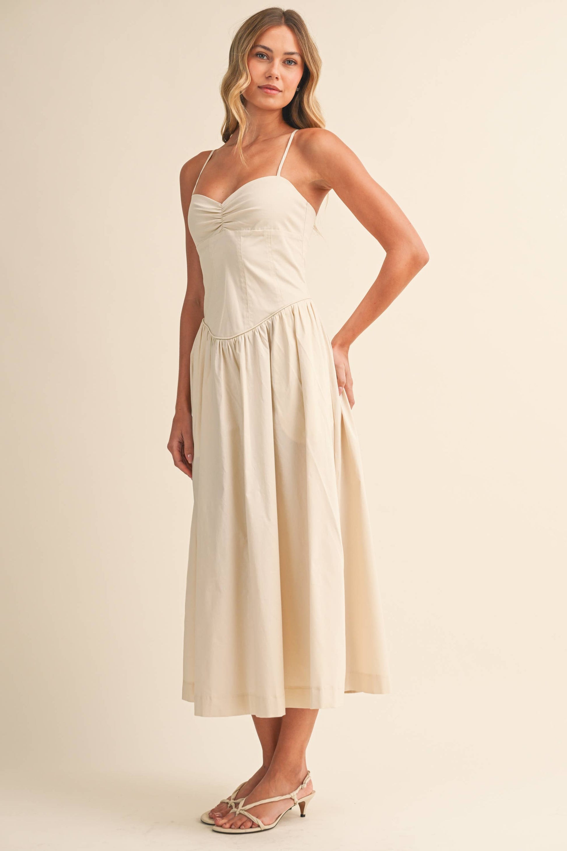 POPLINE SWEETHEART SLEEVELESS MIDI DRESS: Beige
