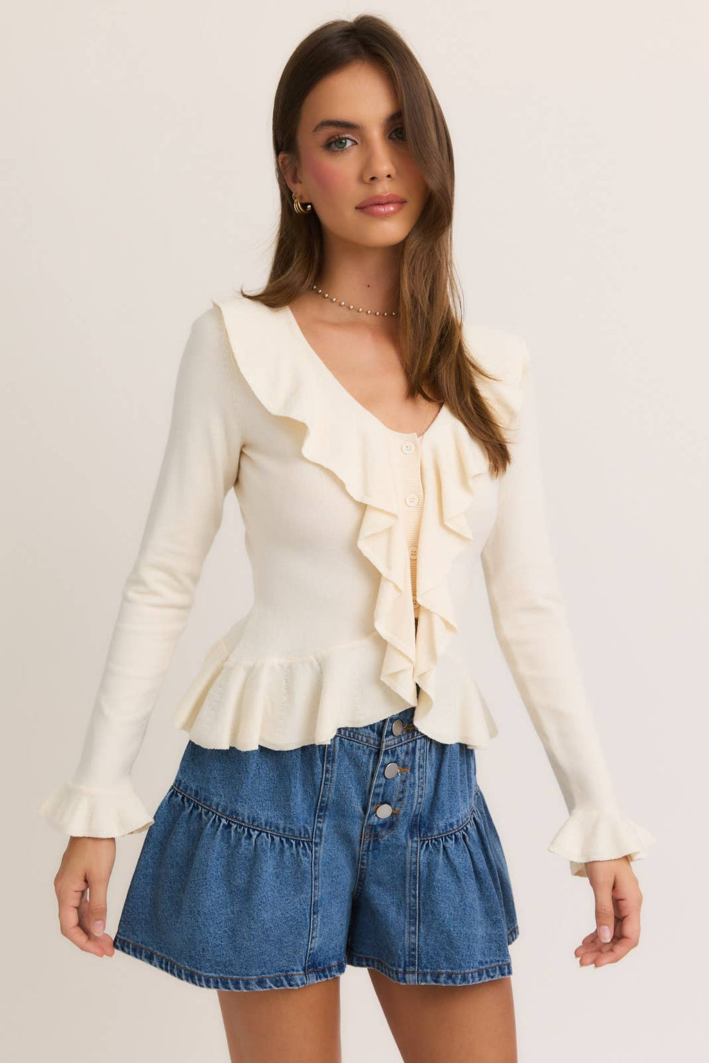 LONG SLEEVE V-NECK RUFFLED SWEATER: CREAM