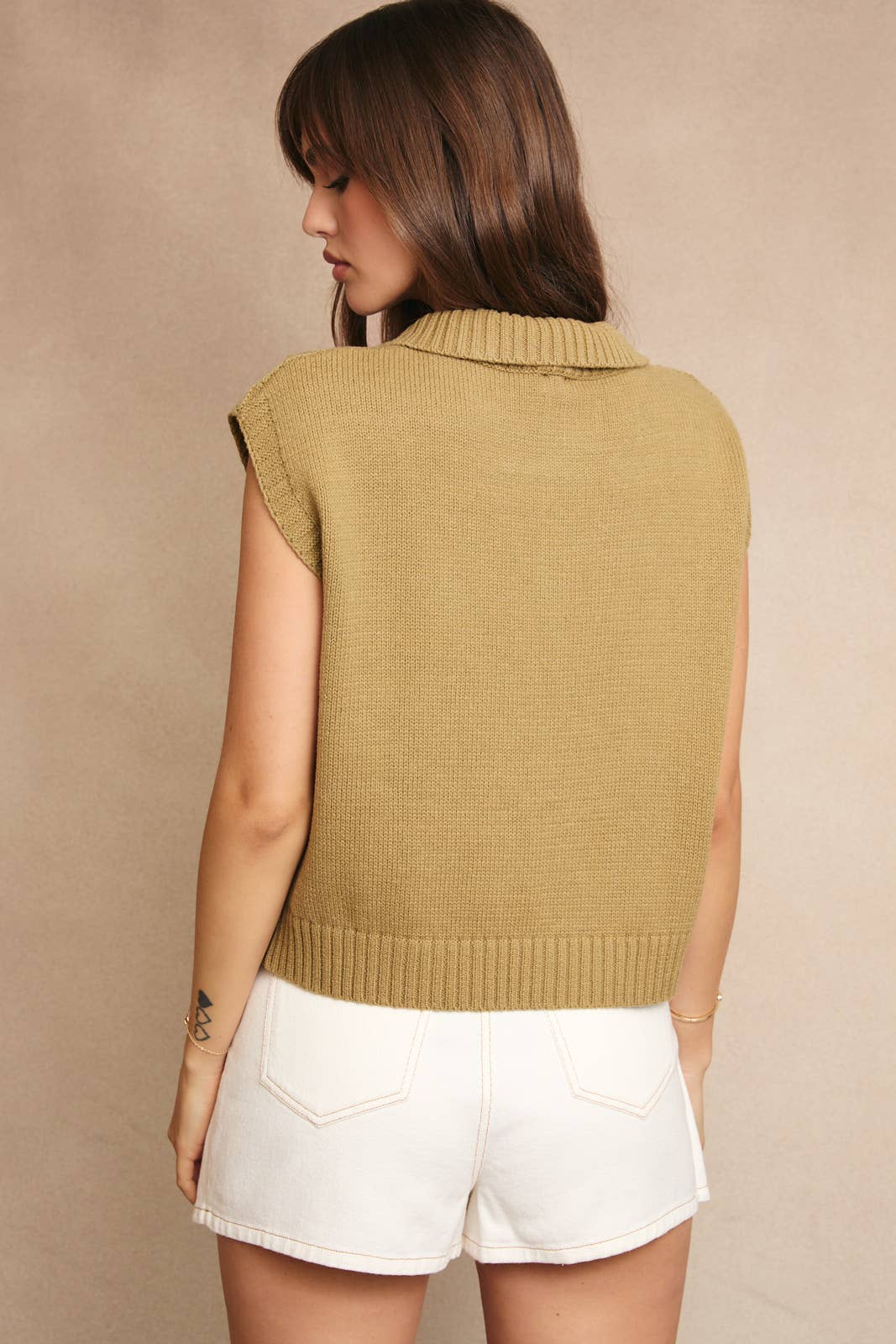 HALF ZIPPER SLEEVELESS CABLE SWEATER TOP: OLIVE