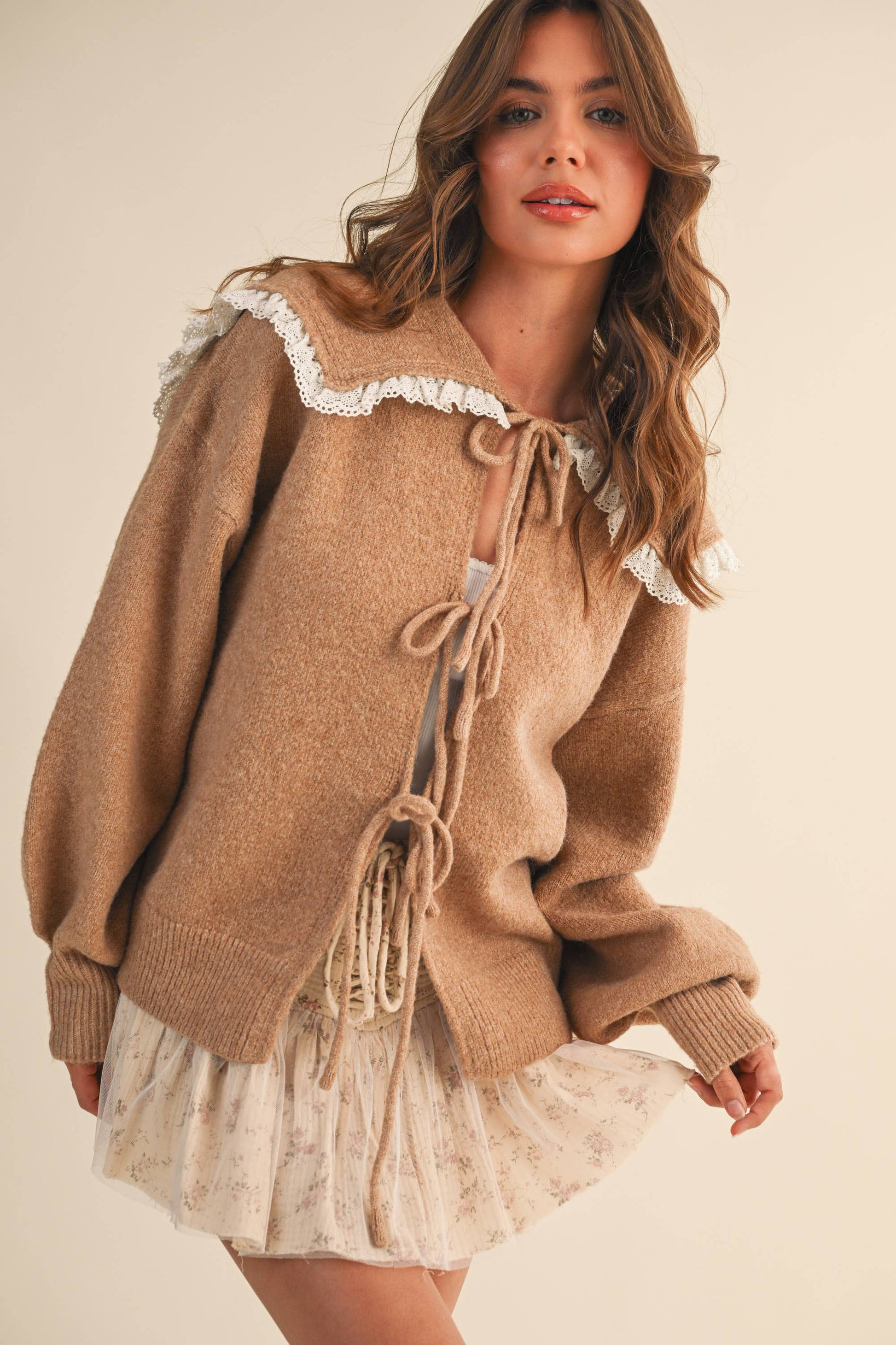 OVERSIZED LACE TRIM COLLAR FRONT BOWS CARDIGAN: TAUPE
