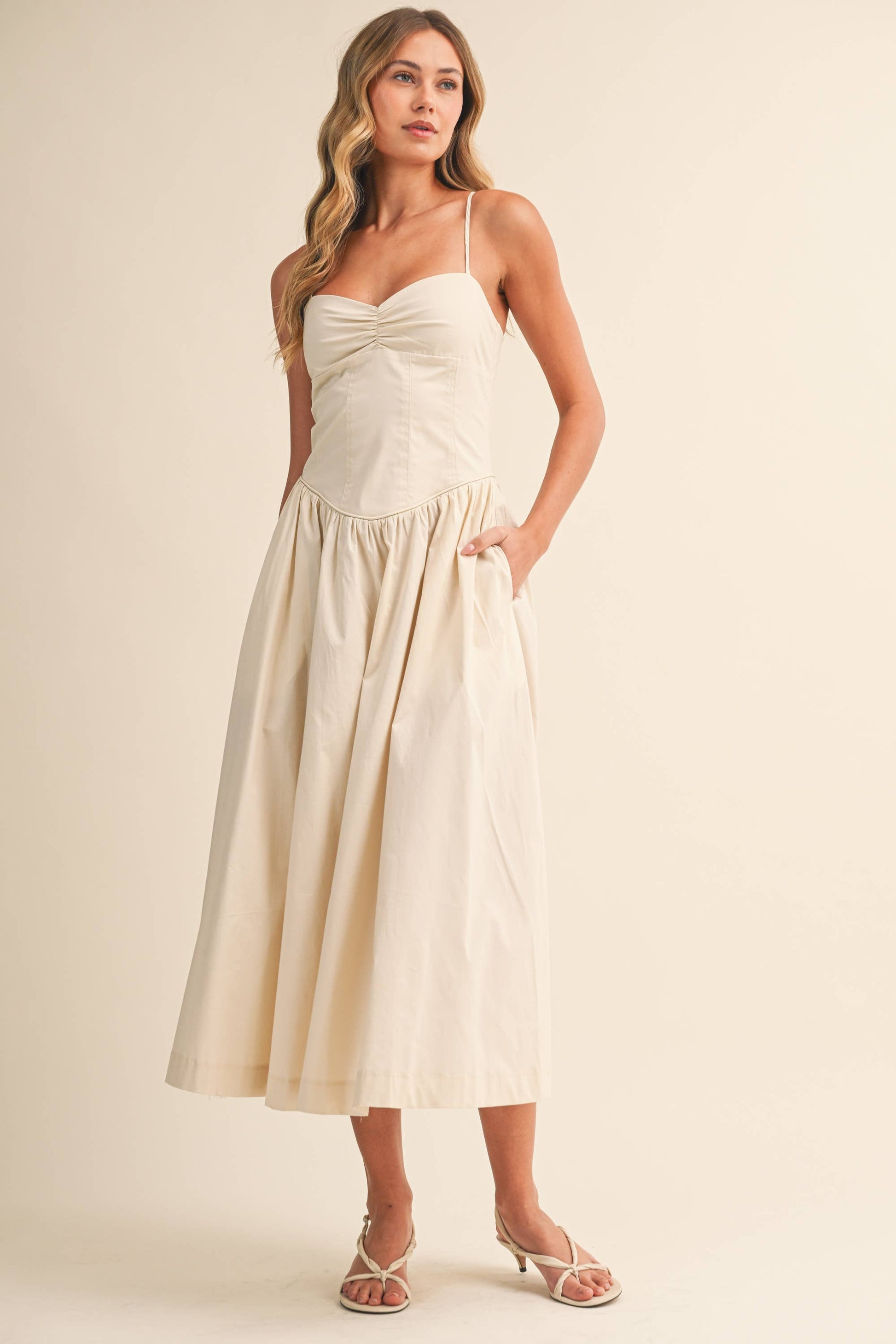 POPLINE SWEETHEART SLEEVELESS MIDI DRESS: Beige