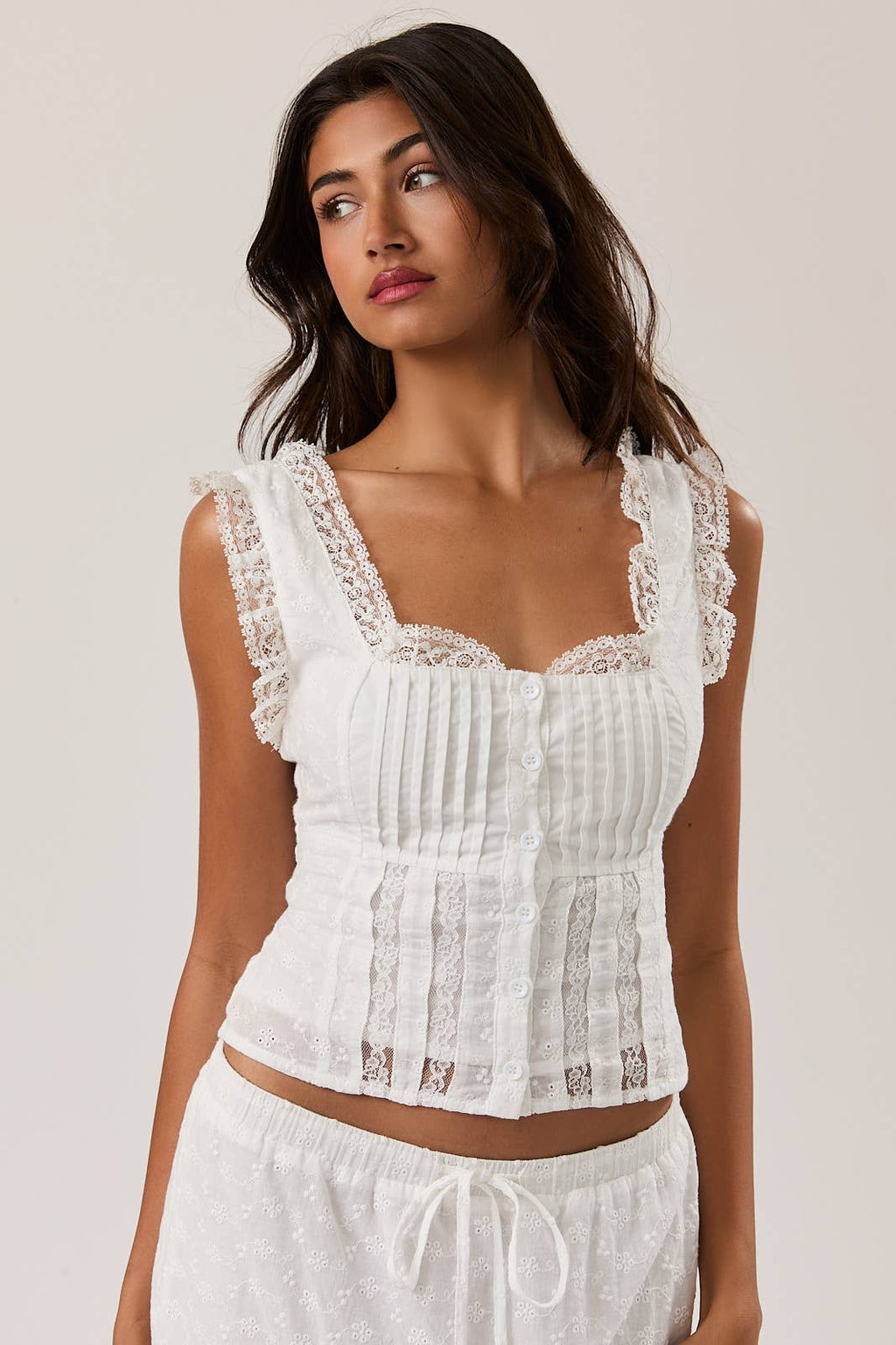 SLEEVELESS SQUARE NECK RUFFLE TOP: White