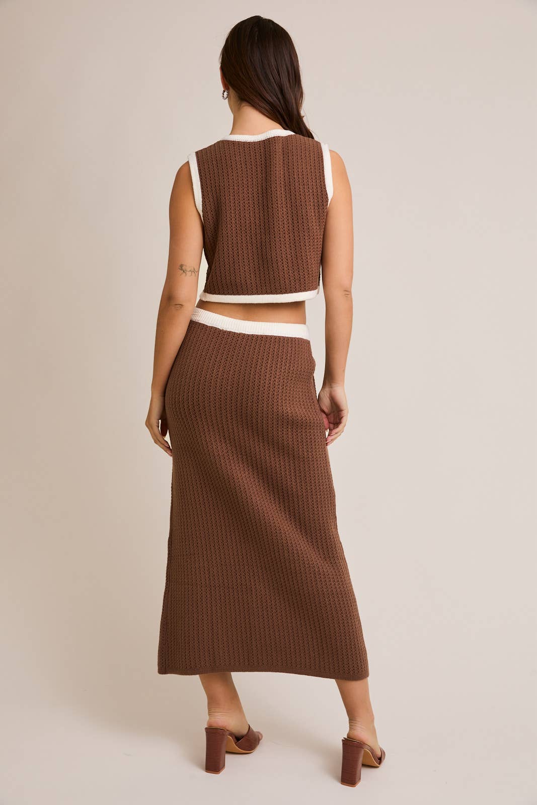 CONTRAST COLOR TRIM DETAIL OPEN SWEATER WITH SKIRT: MOCHA-IVORY