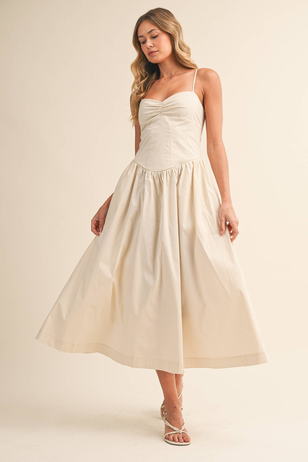 POPLINE SWEETHEART SLEEVELESS MIDI DRESS: Beige