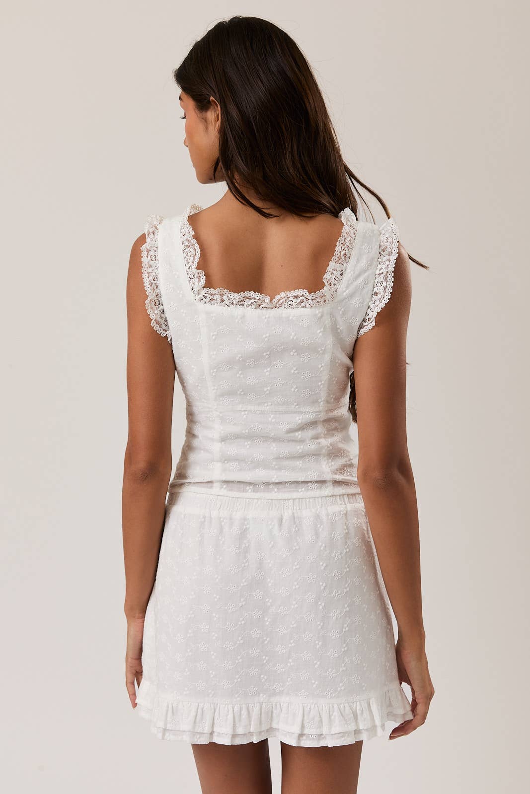 SLEEVELESS SQUARE NECK RUFFLE TOP: White