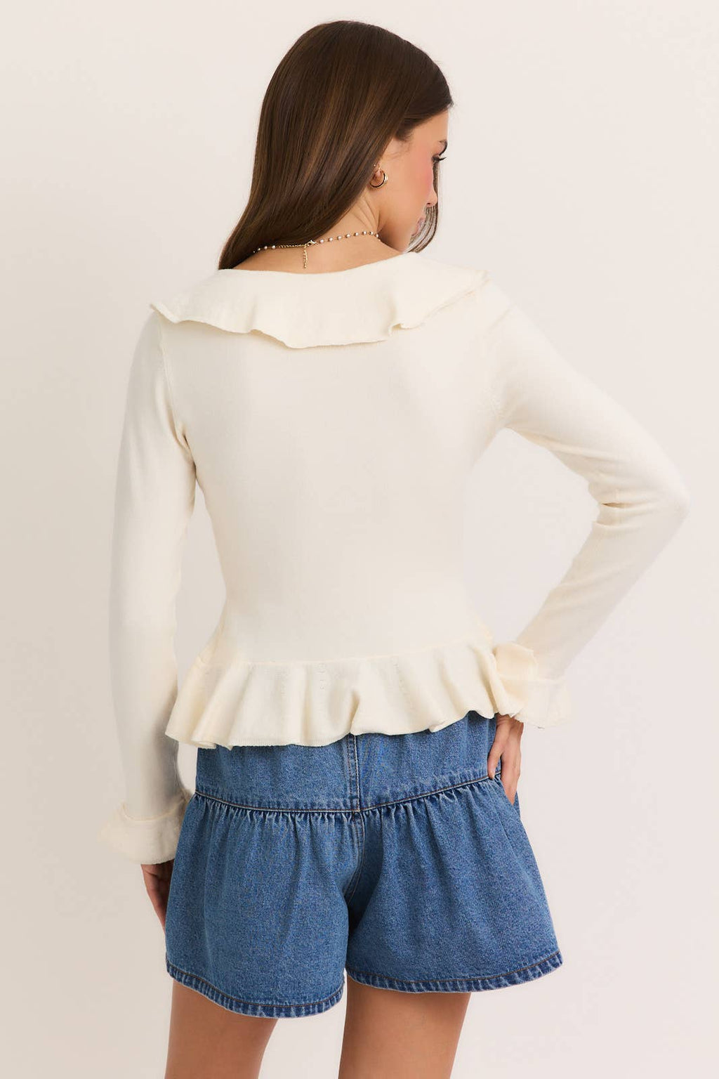 LONG SLEEVE V-NECK RUFFLED SWEATER: CREAM