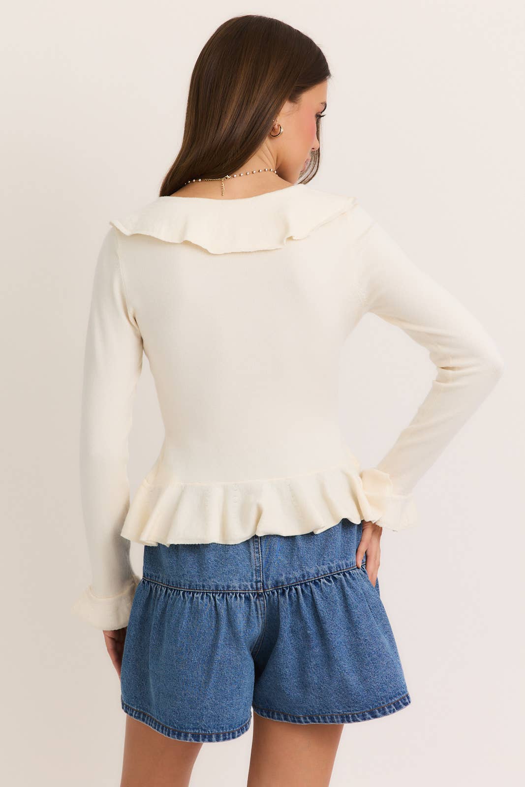 LONG SLEEVE V-NECK RUFFLED SWEATER: CREAM