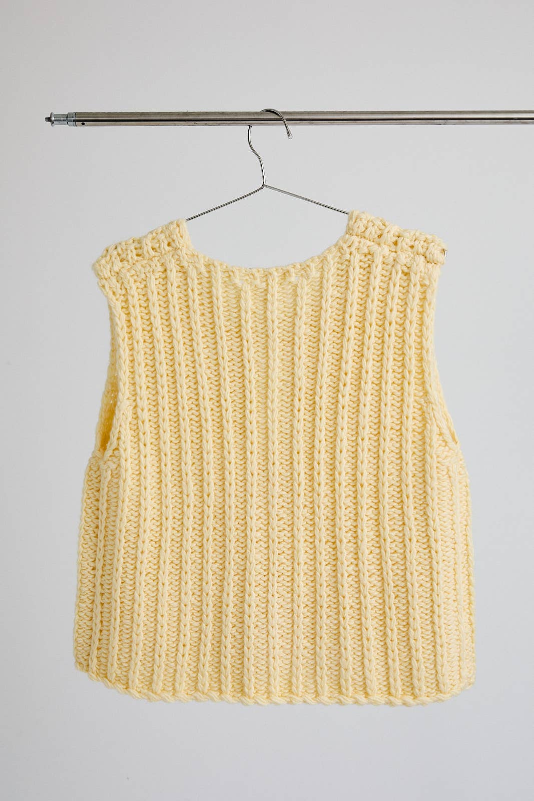 ROUND NECK FRONT TIE CHUNKY SWEATER VEST: LT BLUE