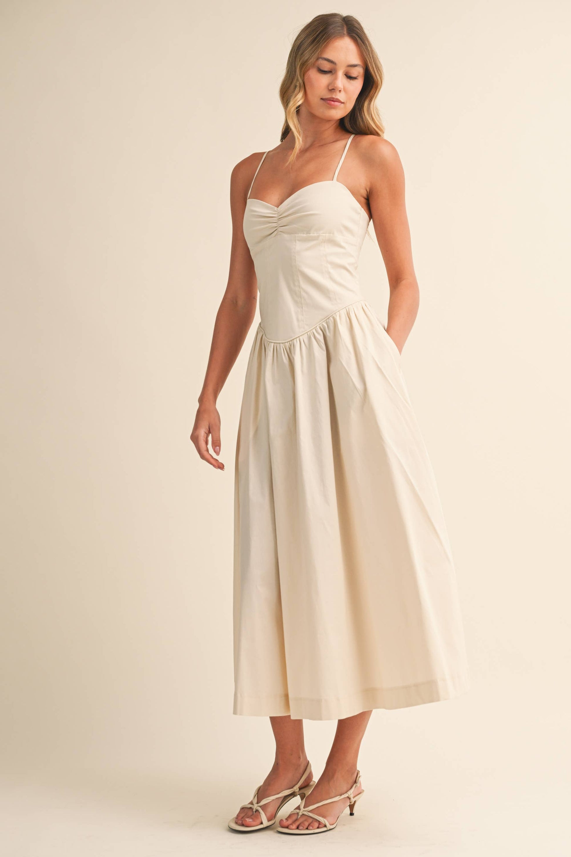 POPLINE SWEETHEART SLEEVELESS MIDI DRESS: Beige