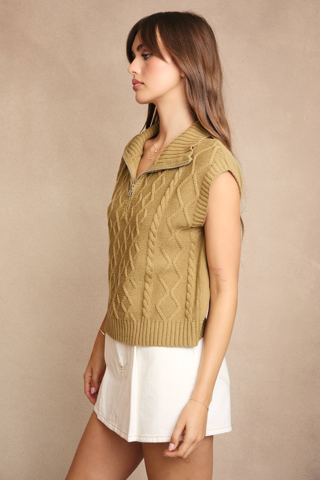 HALF ZIPPER SLEEVELESS CABLE SWEATER TOP: OLIVE