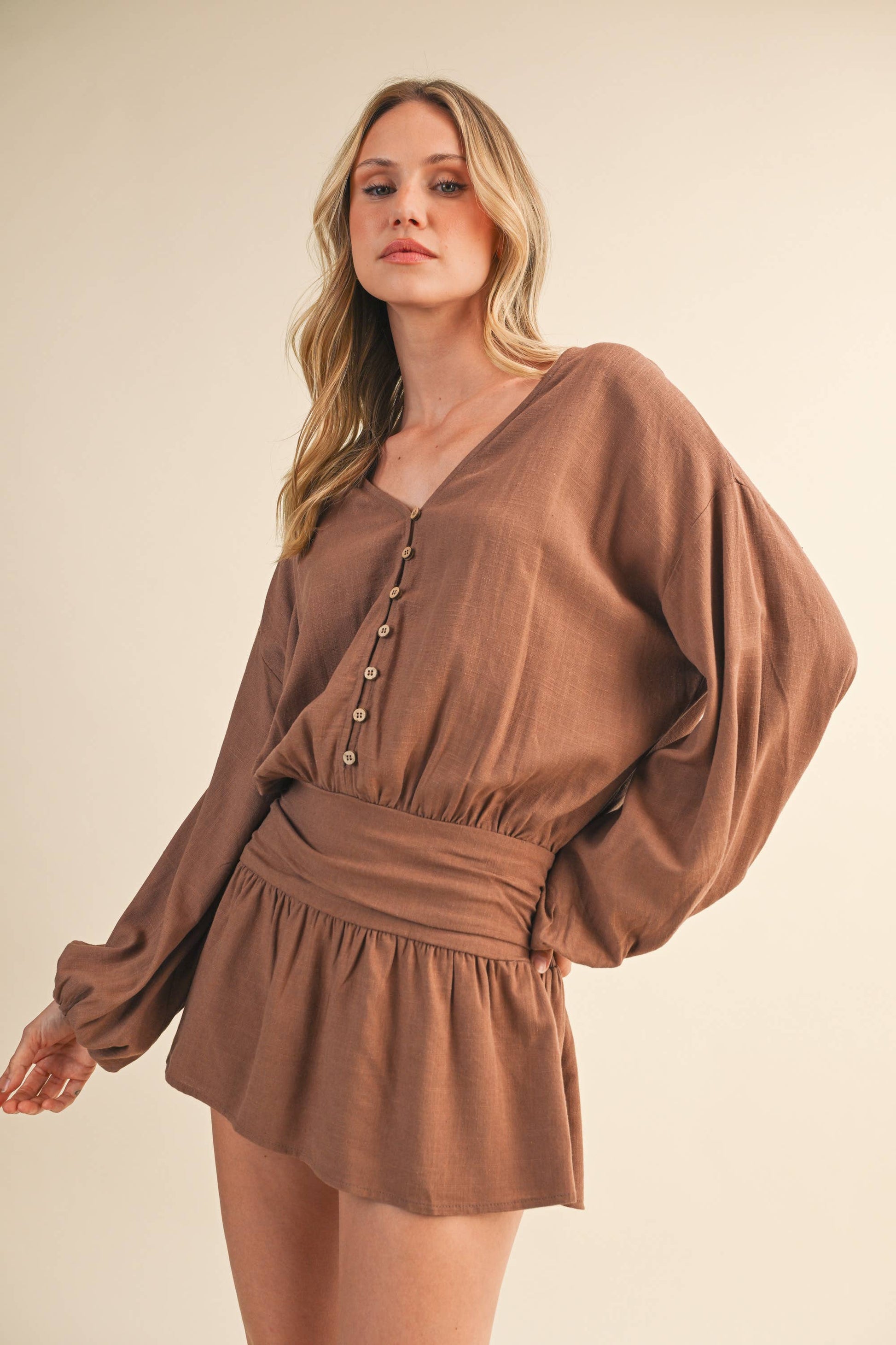 LINEN LONGSLEEVE BUTTON AND SMOCKED WAIST ROMPER: MOCHA